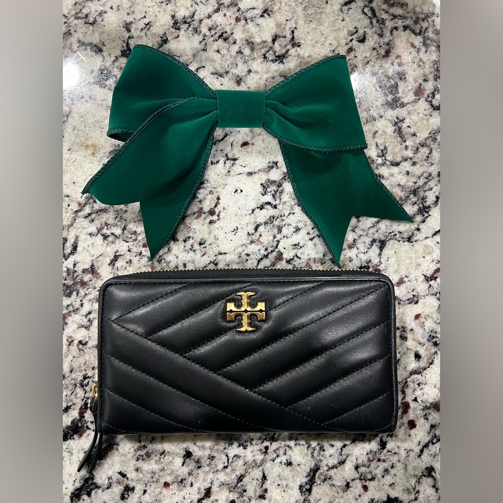 Tory Burch large black Kira Chevron Zip Continental Wallet!